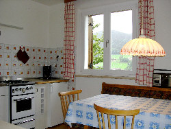 Sitzecke und K&uuml;chenschrank